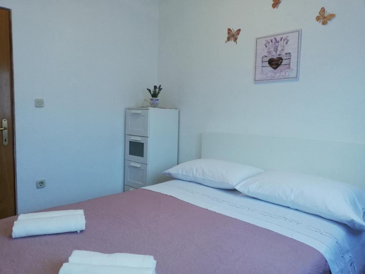 Apartment Pecarevic - A Holiday With A Stunning View วิส ภายนอก รูปภาพ