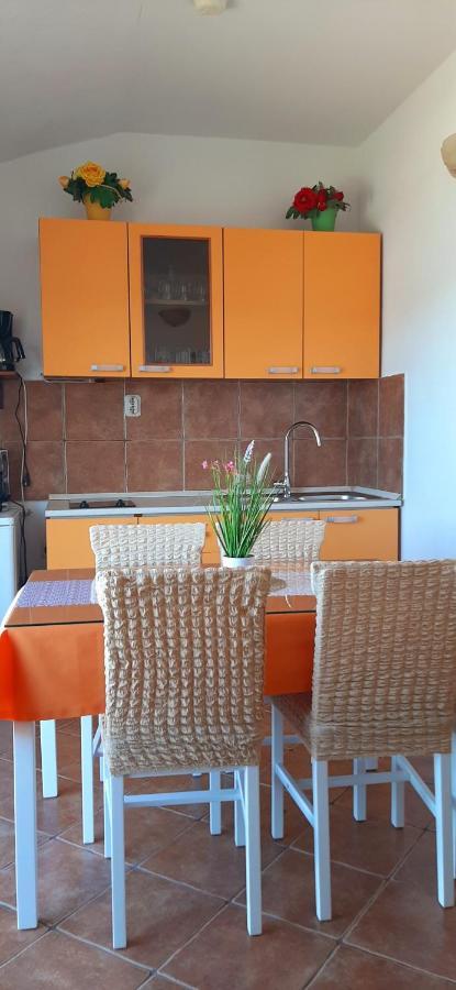 Apartment Pecarevic - A Holiday With A Stunning View วิส ภายนอก รูปภาพ