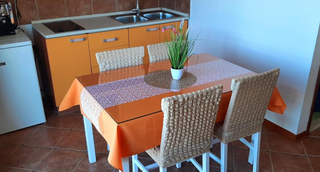 Apartment Pecarevic - A Holiday With A Stunning View วิส ภายนอก รูปภาพ