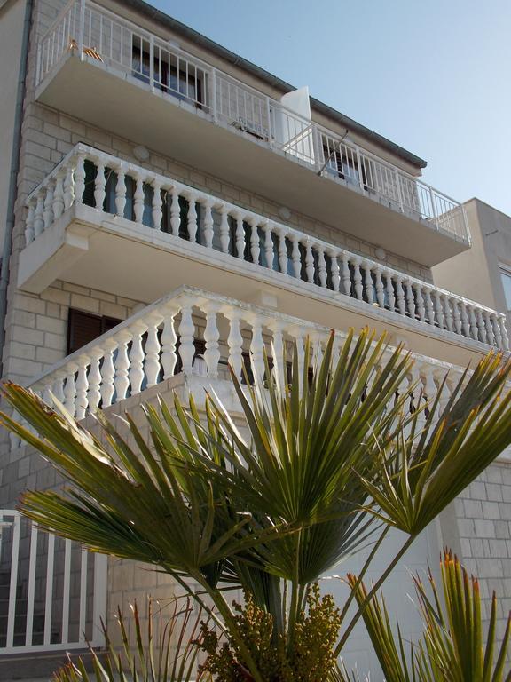 Apartment Pecarevic - A Holiday With A Stunning View วิส ภายนอก รูปภาพ