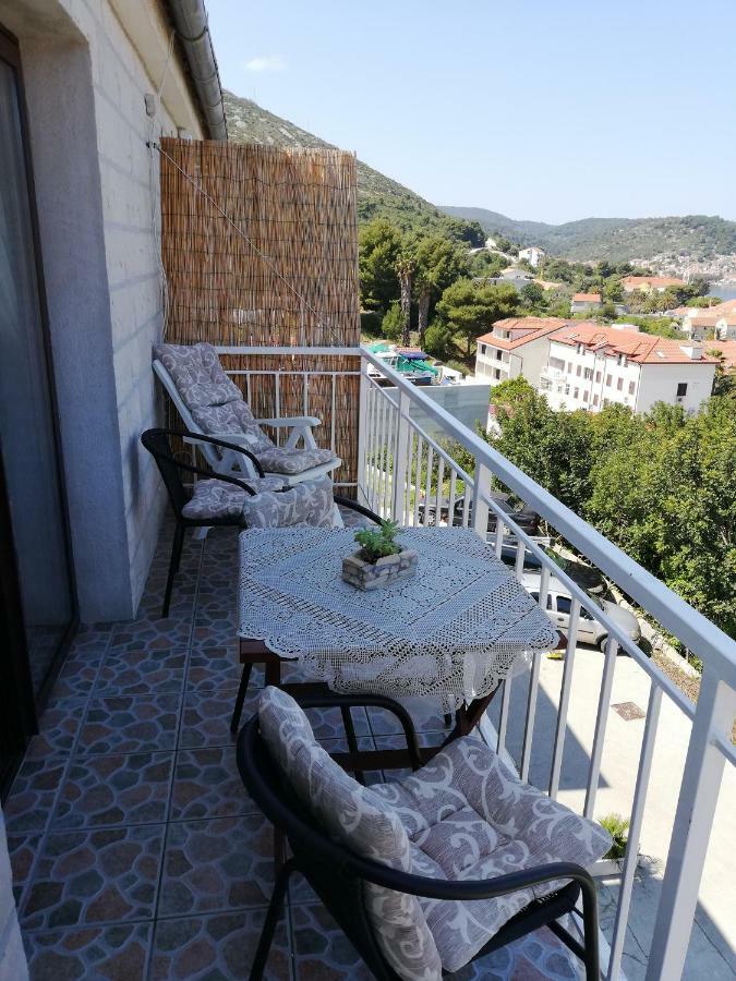 Apartment Pecarevic - A Holiday With A Stunning View วิส ภายนอก รูปภาพ